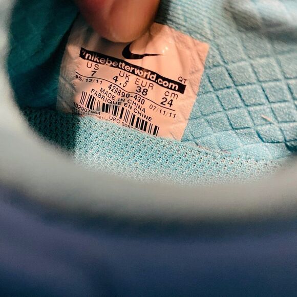 Mint Condition NIKE Air Max 2011 + Teal Blue with mixed blue bottom soles 7 US - Picture 6 of 9